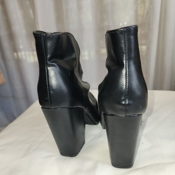Women's Black Ruched Detail Pointed Toe Bootie Size 9 - Picture 4 of 4